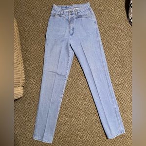 High rise denim light wash Authentic jeans.